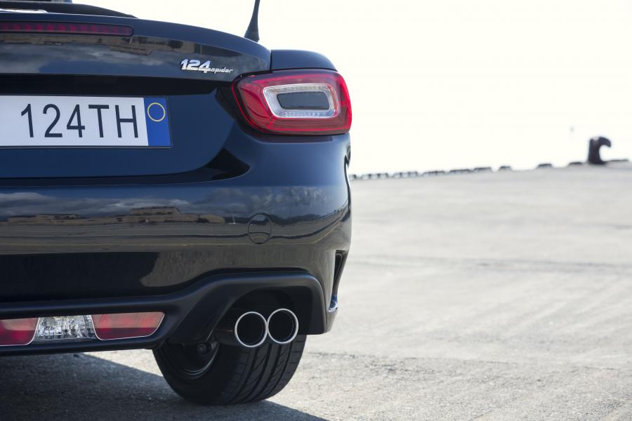Детали экстерьера Abarth 124 Spider Scorpione (348) 2017 года  (фото 8 из 28)